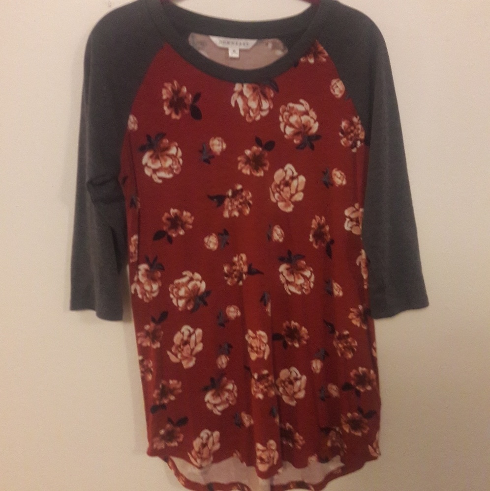Maroon and distressed blue sleeves t shirt